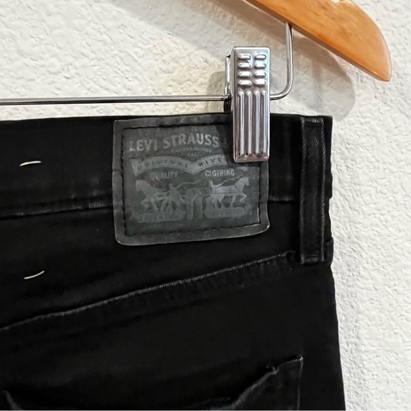 Levi’s size 30 black raw hem cropped jeans soft stretchy - Picture 5 of 10